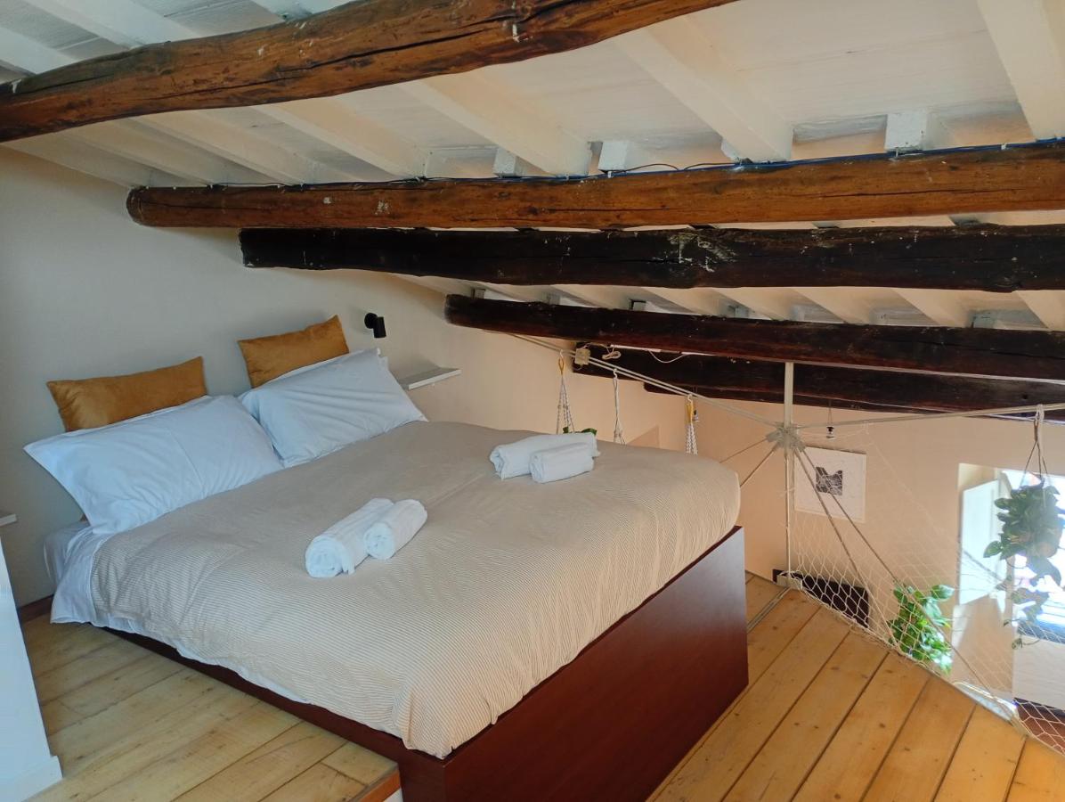 Deco's Place Olivia - 2