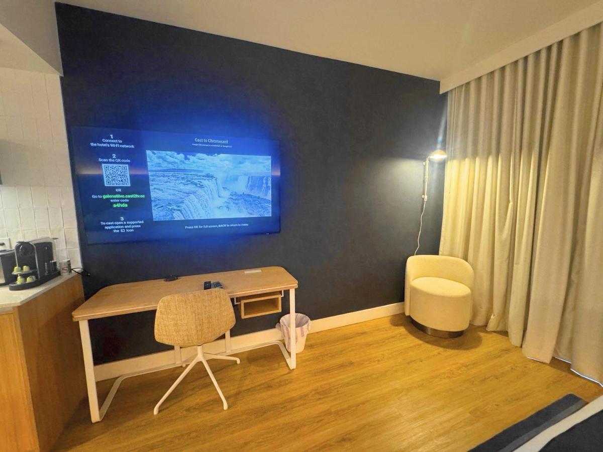 Downtown Luxury Stay with Complimentary Parking - 3