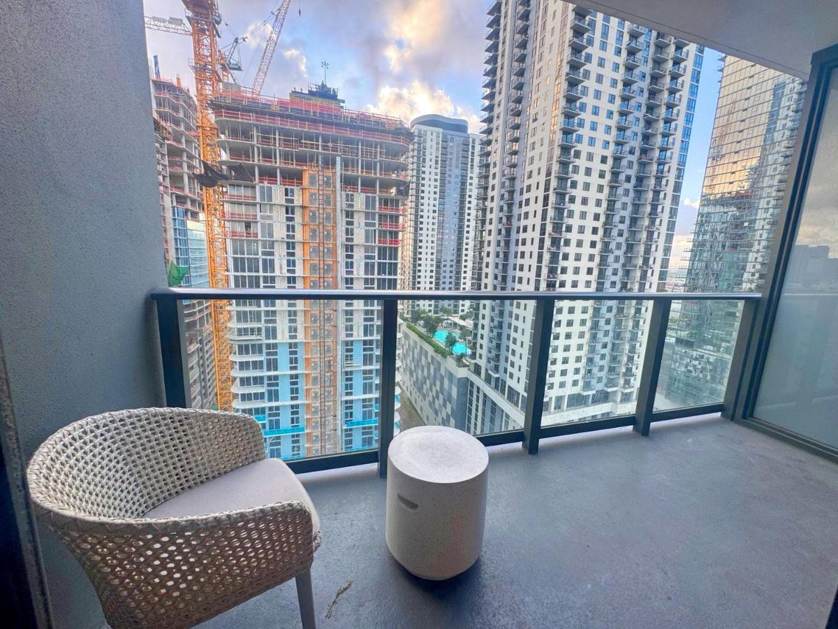 Downtown Luxury Stay with Complimentary Parking - 4