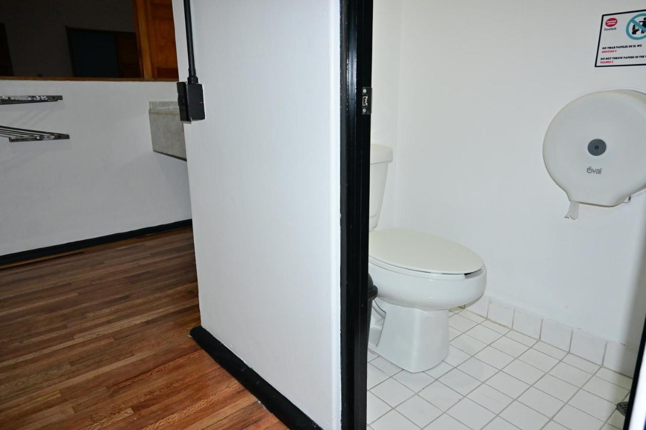 Hostel Mundo Joven Catedral - 4