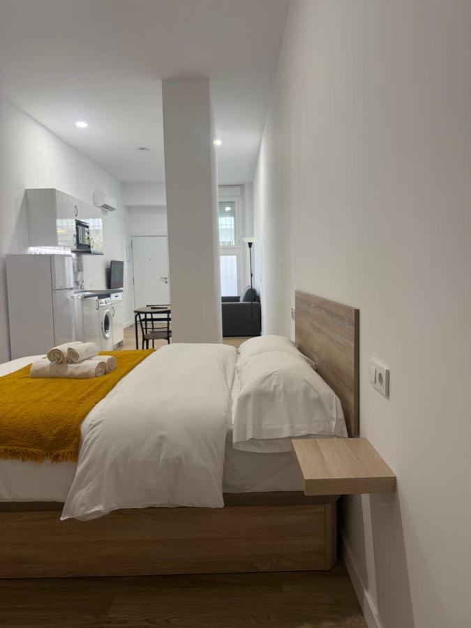 APARTAMENTOS ZONA 1 justo al lado de laESTACIÓN DE TREN Y BUS MARÍA ZAMBRANO