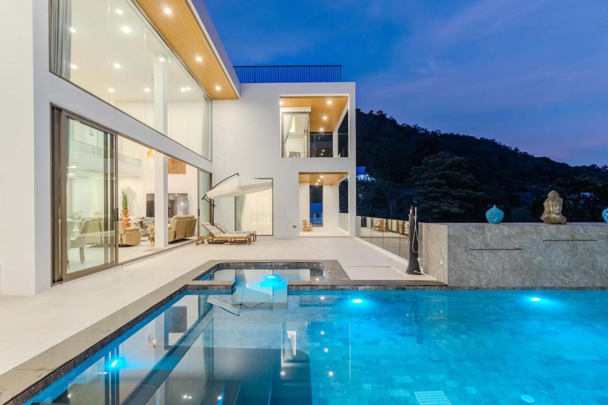 V255 Huge Brand-New 7BR Pool Villa Rooftop View