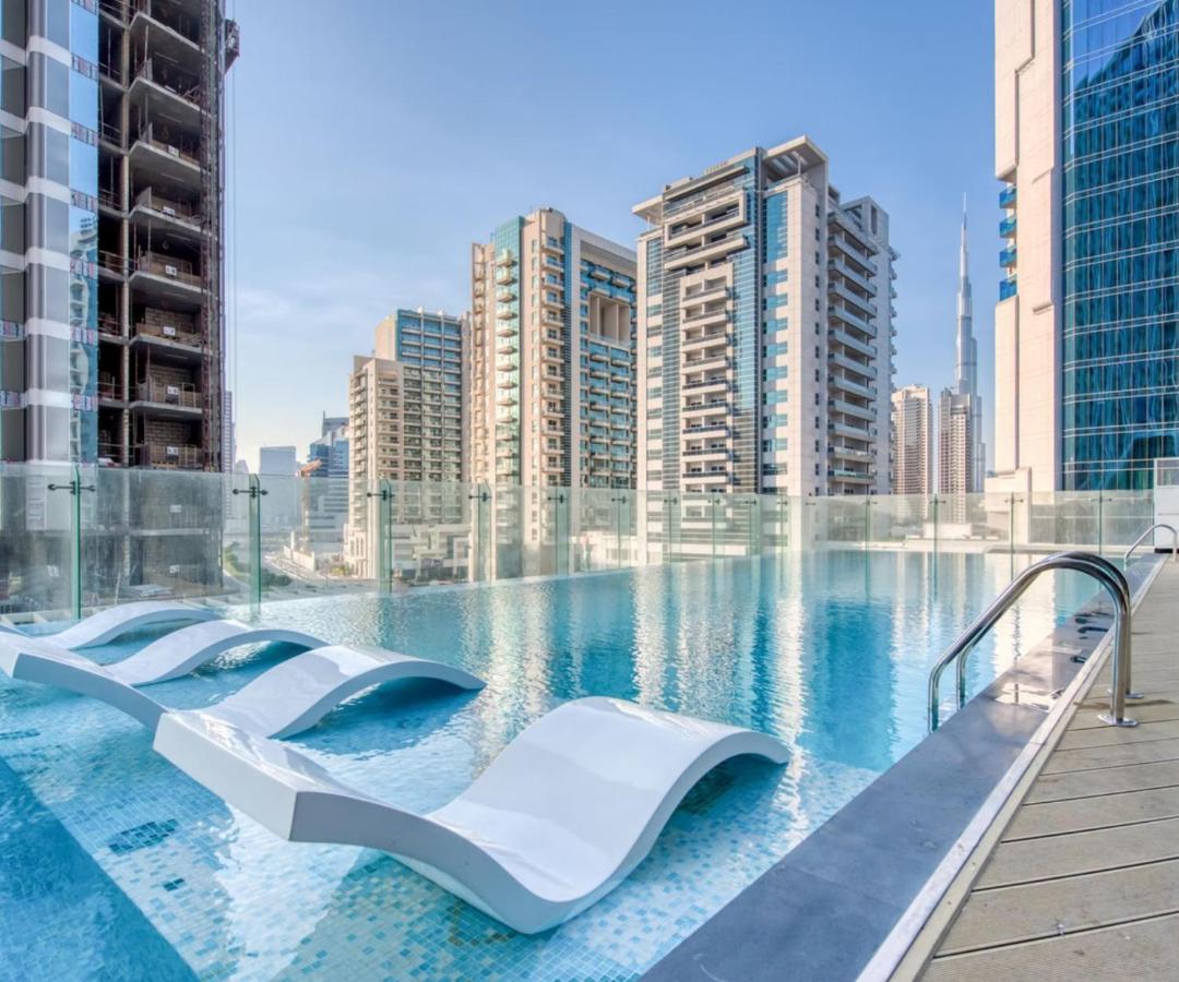 Burj View 1BHK near Down Town - Panoramic Balcony View -Pool and Gym