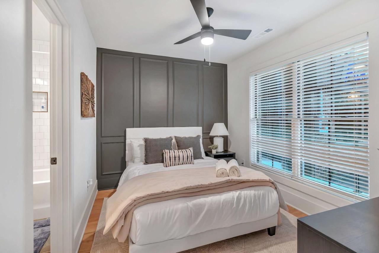 New Bright Modern Townhome with Rooftop & Garage - 4