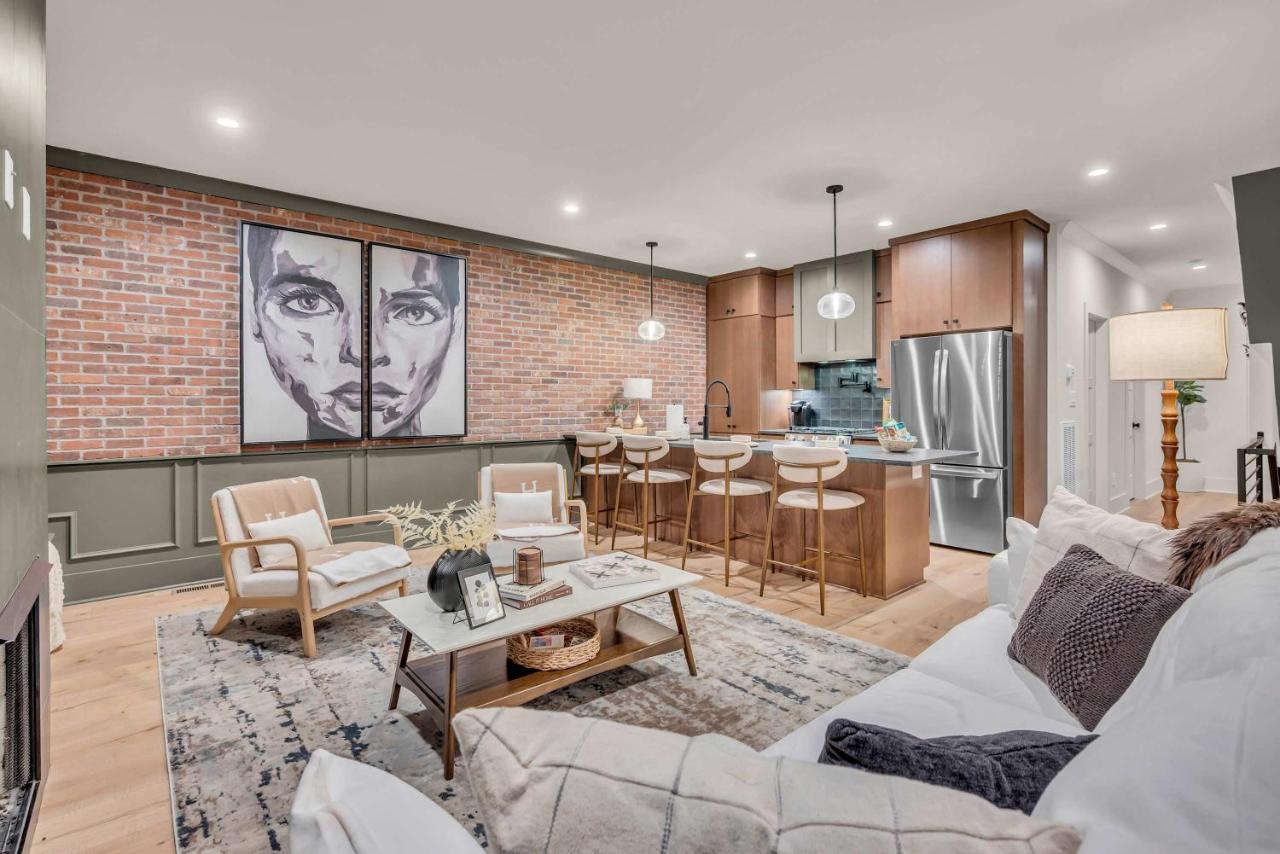 New 2 Luxe Townhomes with Rooftops Sleeps 24