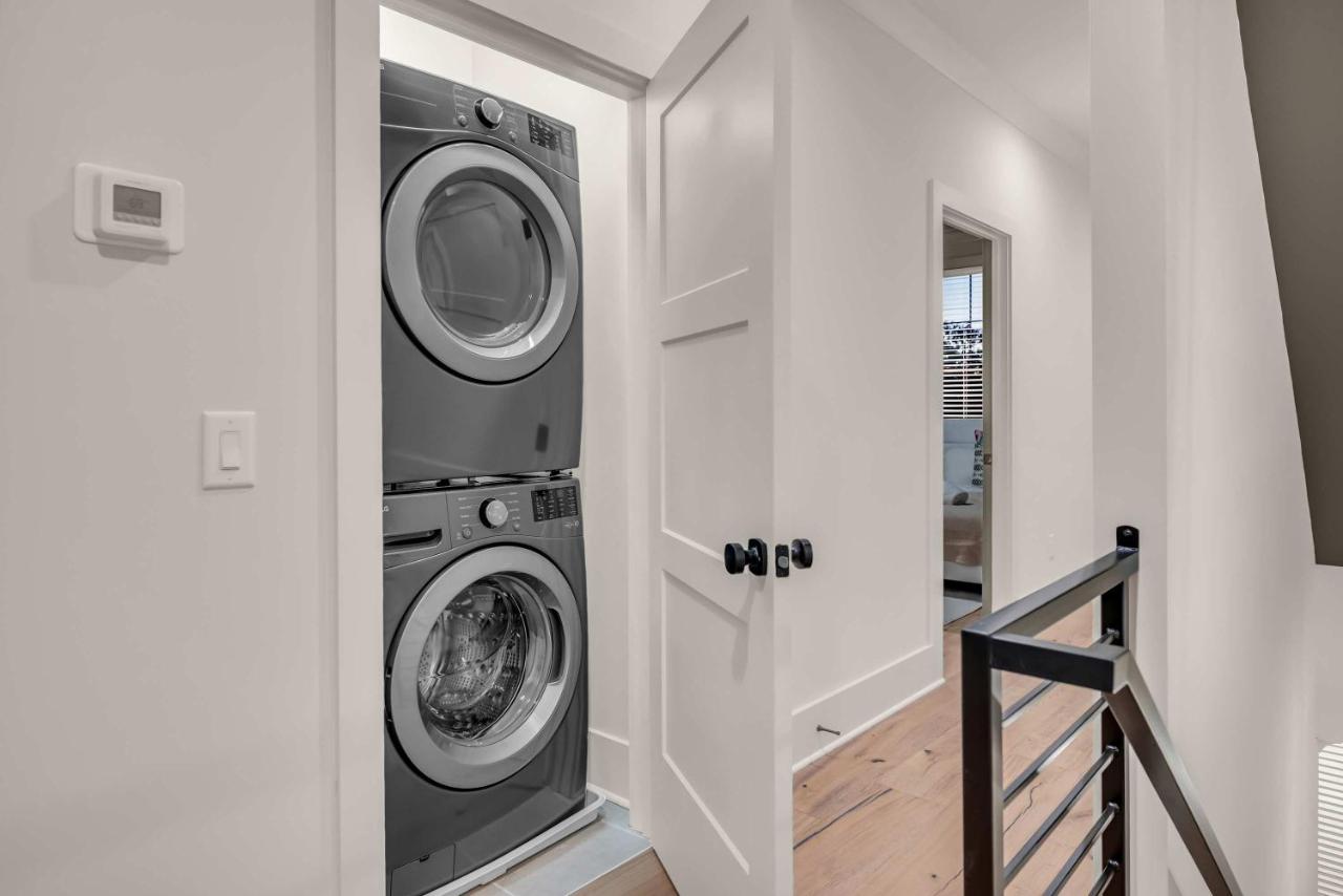 New 2 Luxe Townhomes with Rooftops Sleeps 24 - 5