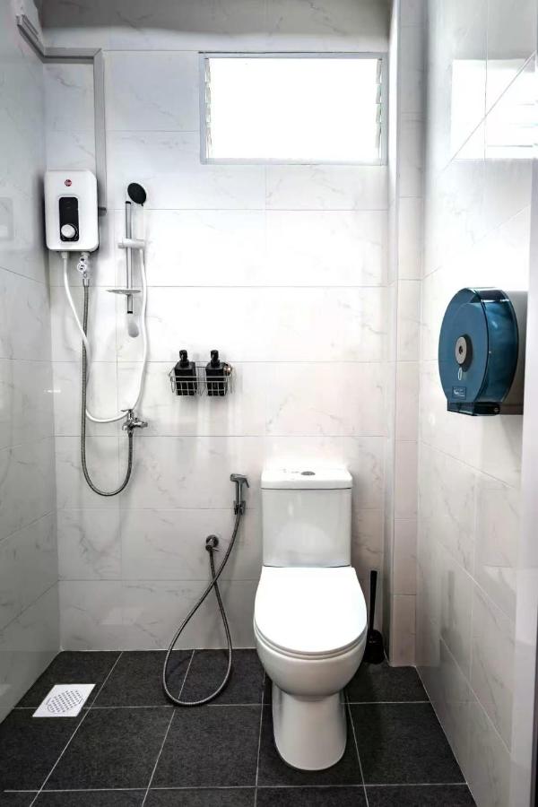 GUSTI Backpackers Capsule Hostel Singapore - 2