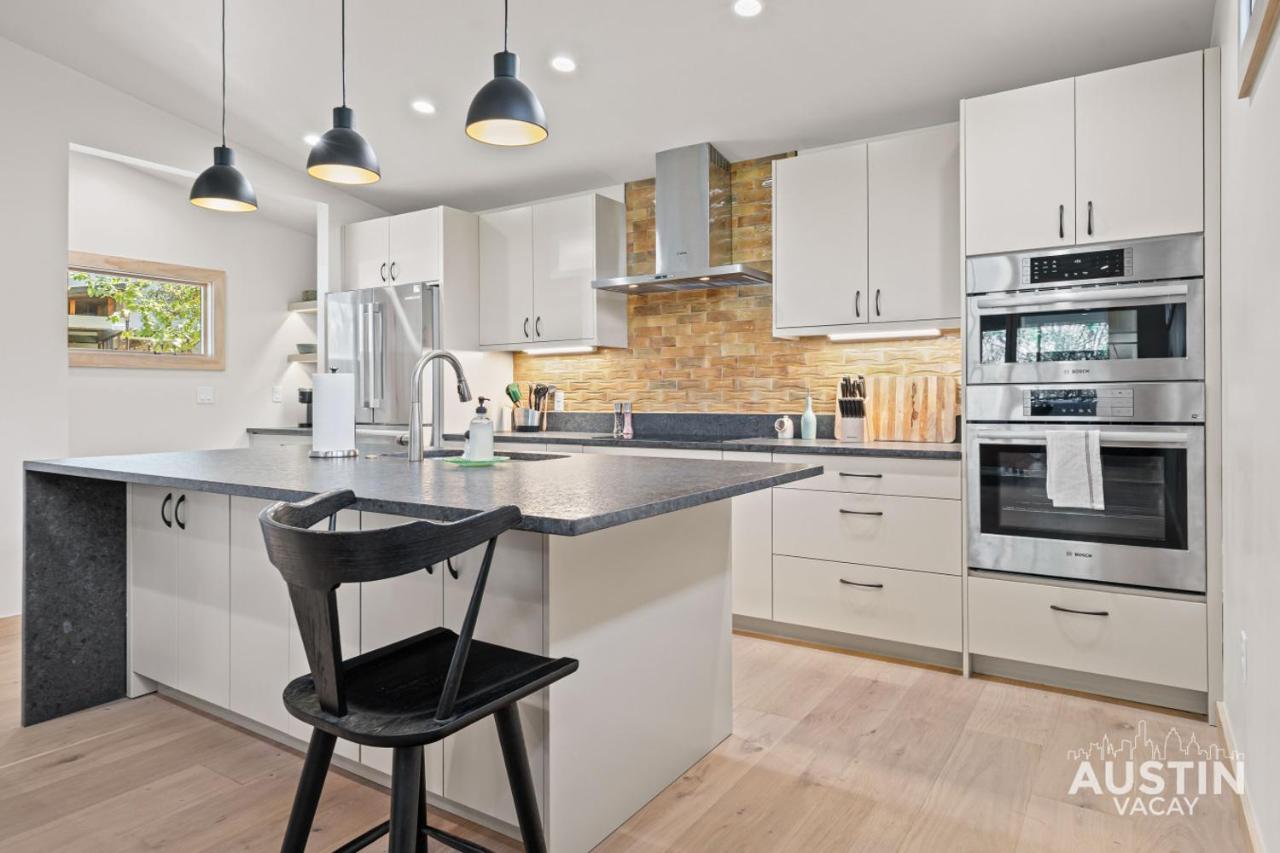 SoCo 1BR/1BA King Suite + Sunroom Porch, Near Zilker Park by Austin Vacay - 2