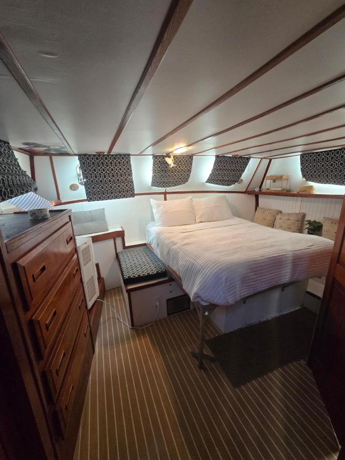 43' Classic Trawler 5 Star Resort Pools, Views, Dining Free Shuttle to Downtown - 2
