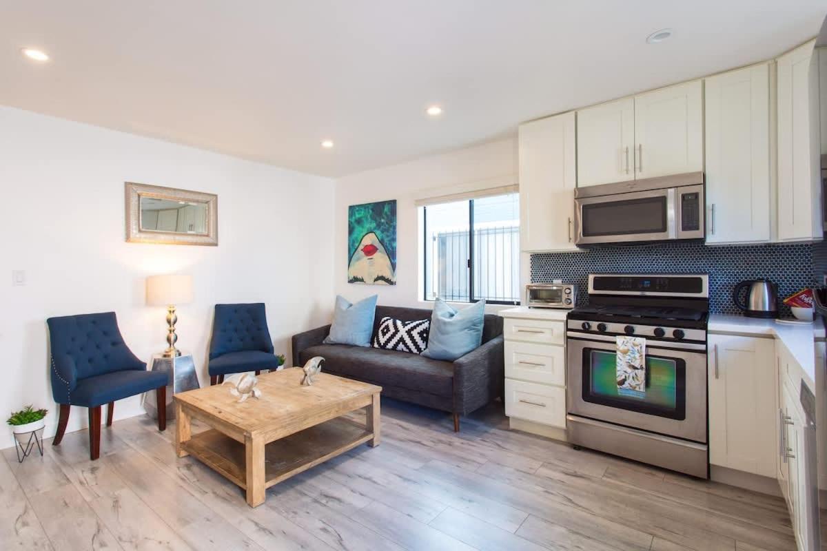 Sunny 1 Bedroom in the Heart of Venice Beach - 2