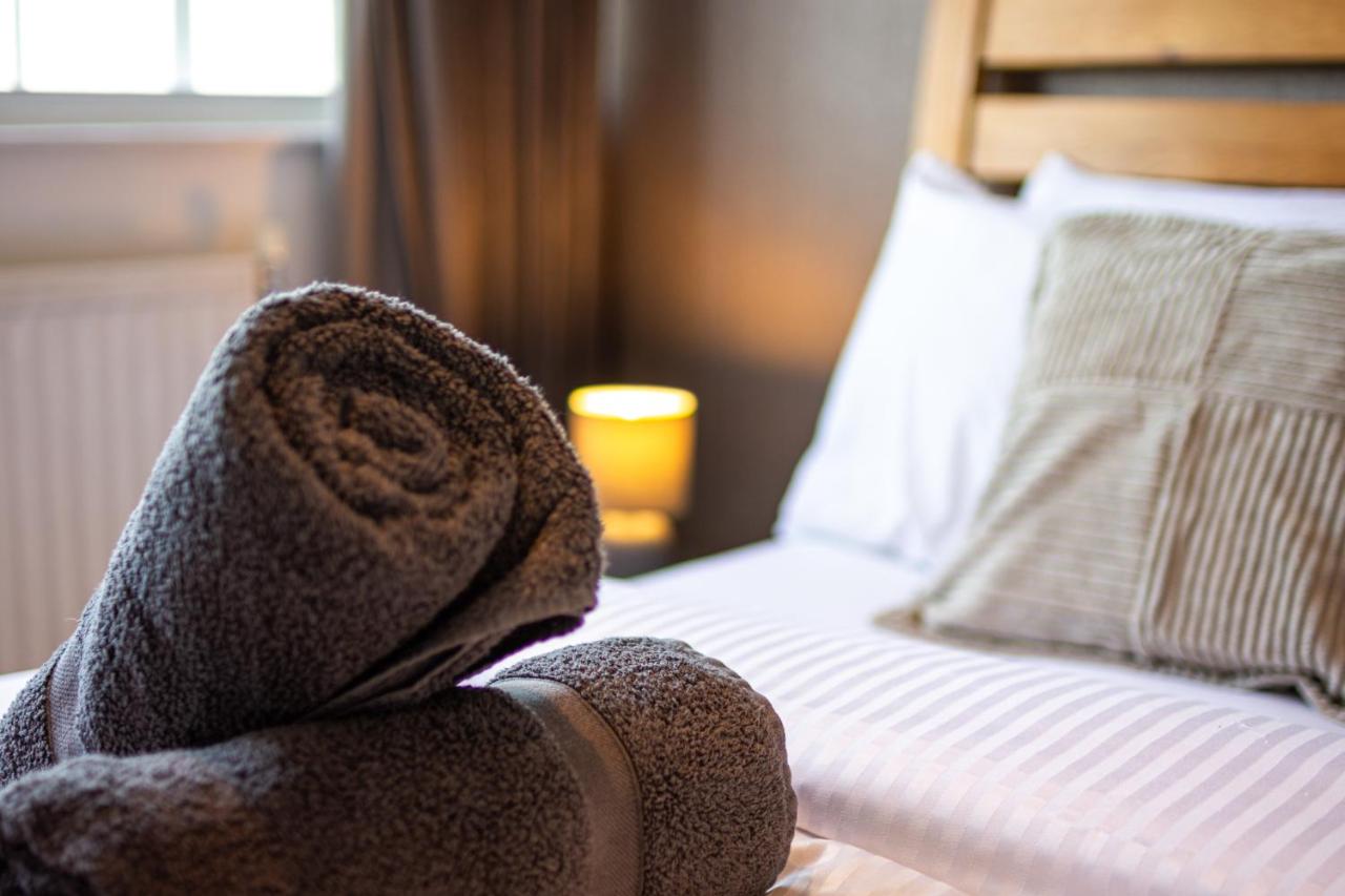 Amanah Properties - Modern 2-Bed Apartment in Chelsea Cloisters with Stunning City Views - 2