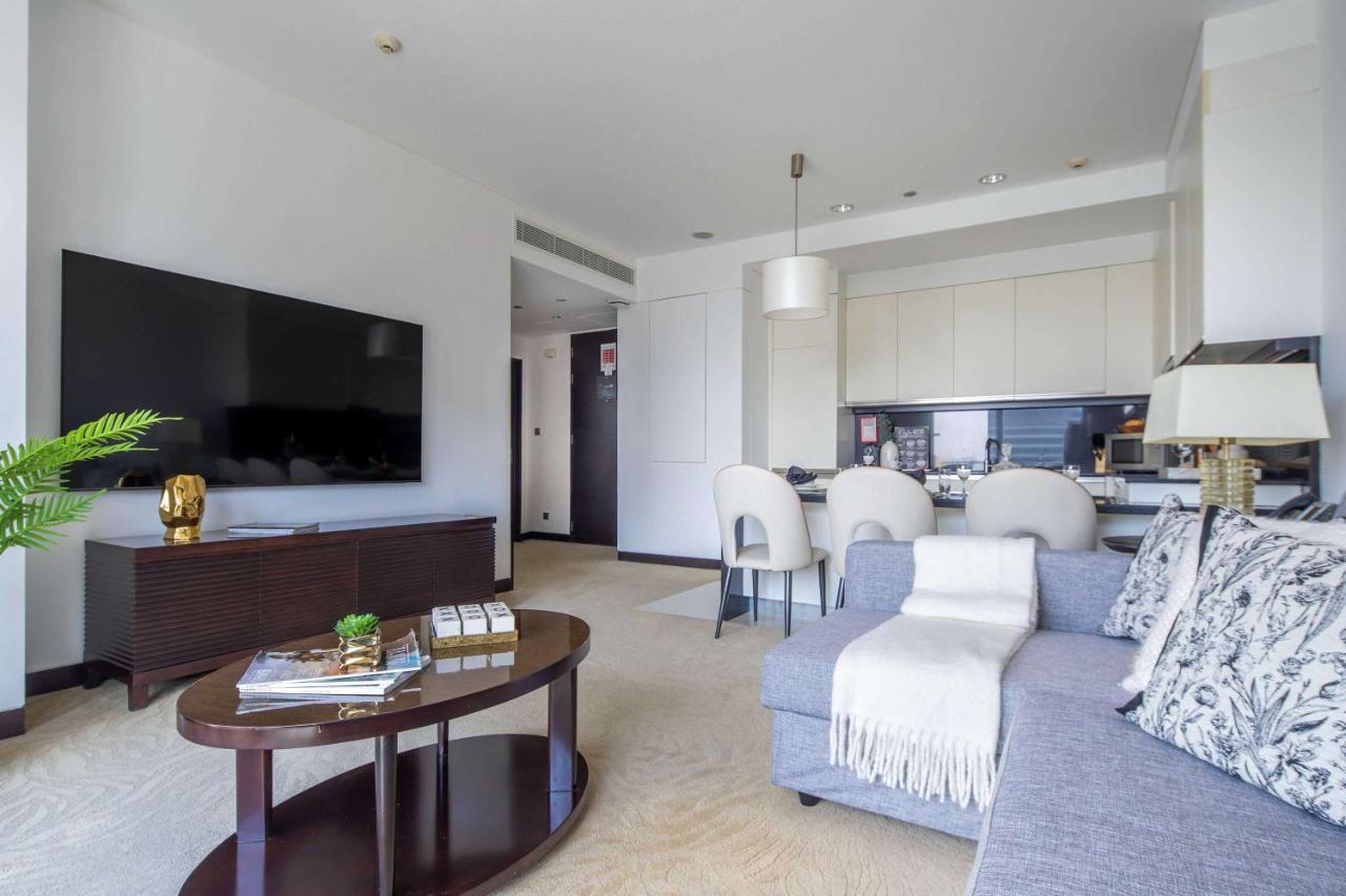 Frank Porter - Marina Mall Hotel - 2