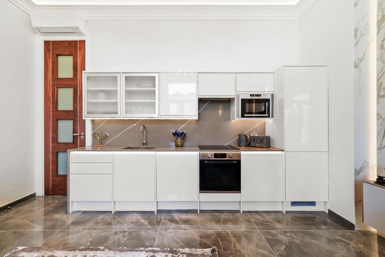 Baker Street Suite - 5