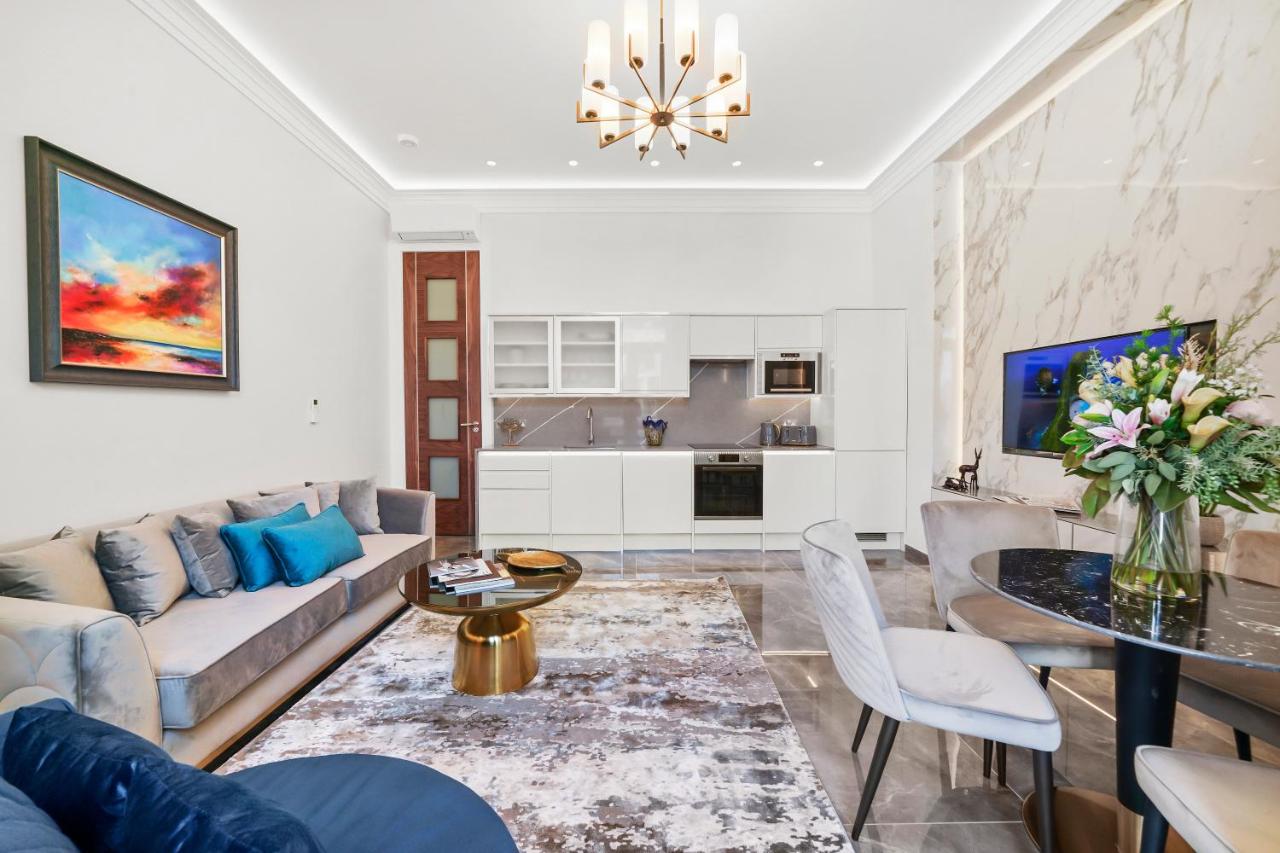 Baker Street Suite - 3