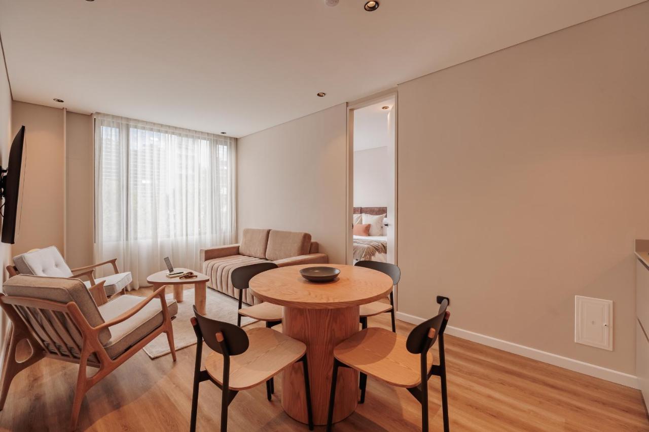 Living 82T - Building - 3