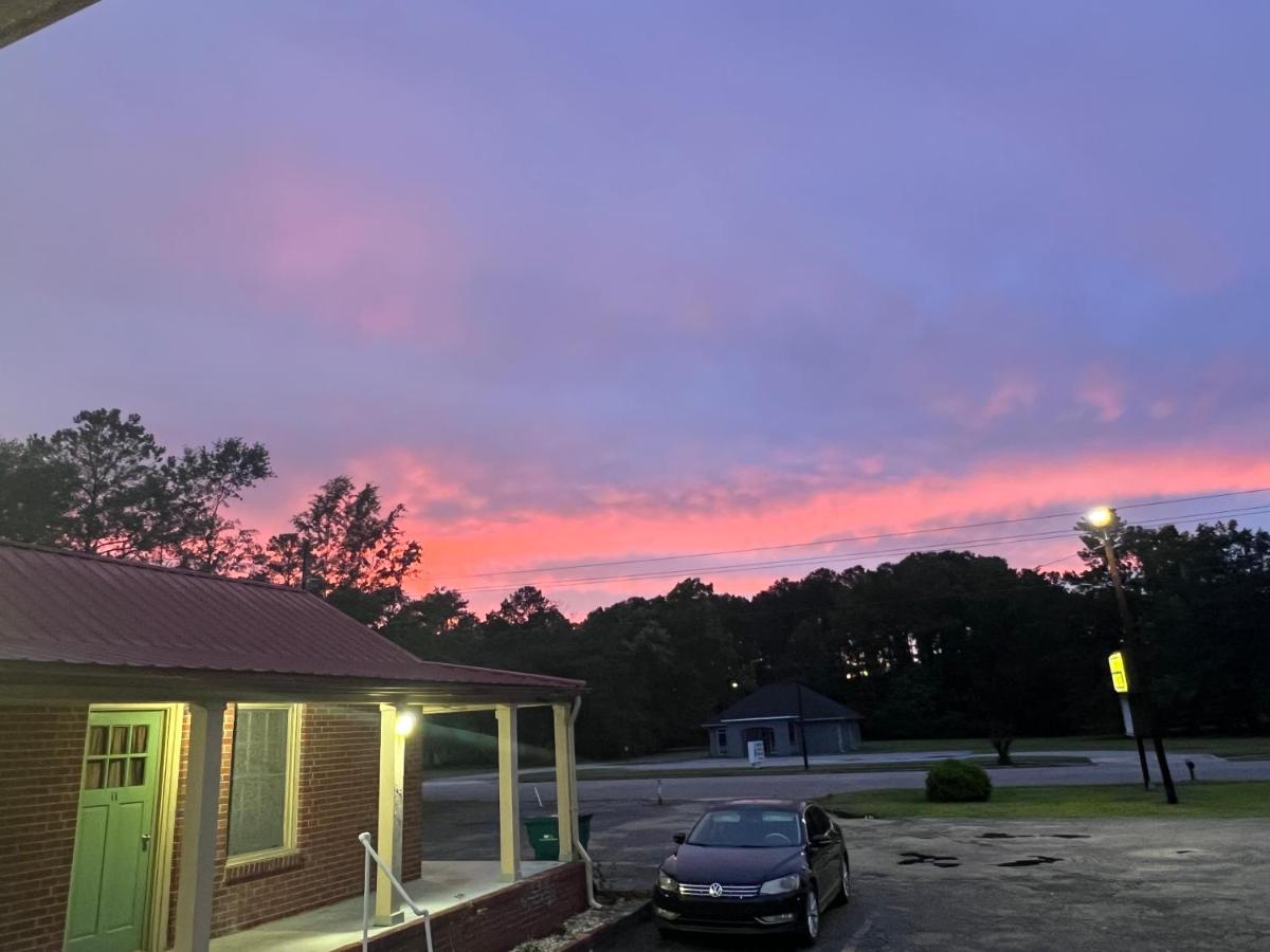 Budget Motel — photo 11