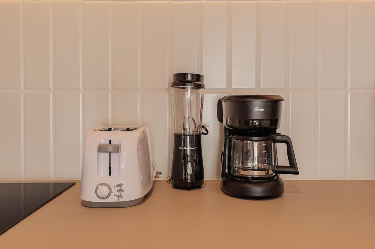 Living 82T - Building - 2