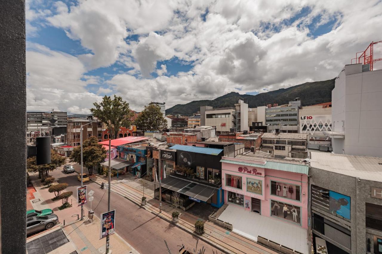 Living 82T - Building - 4