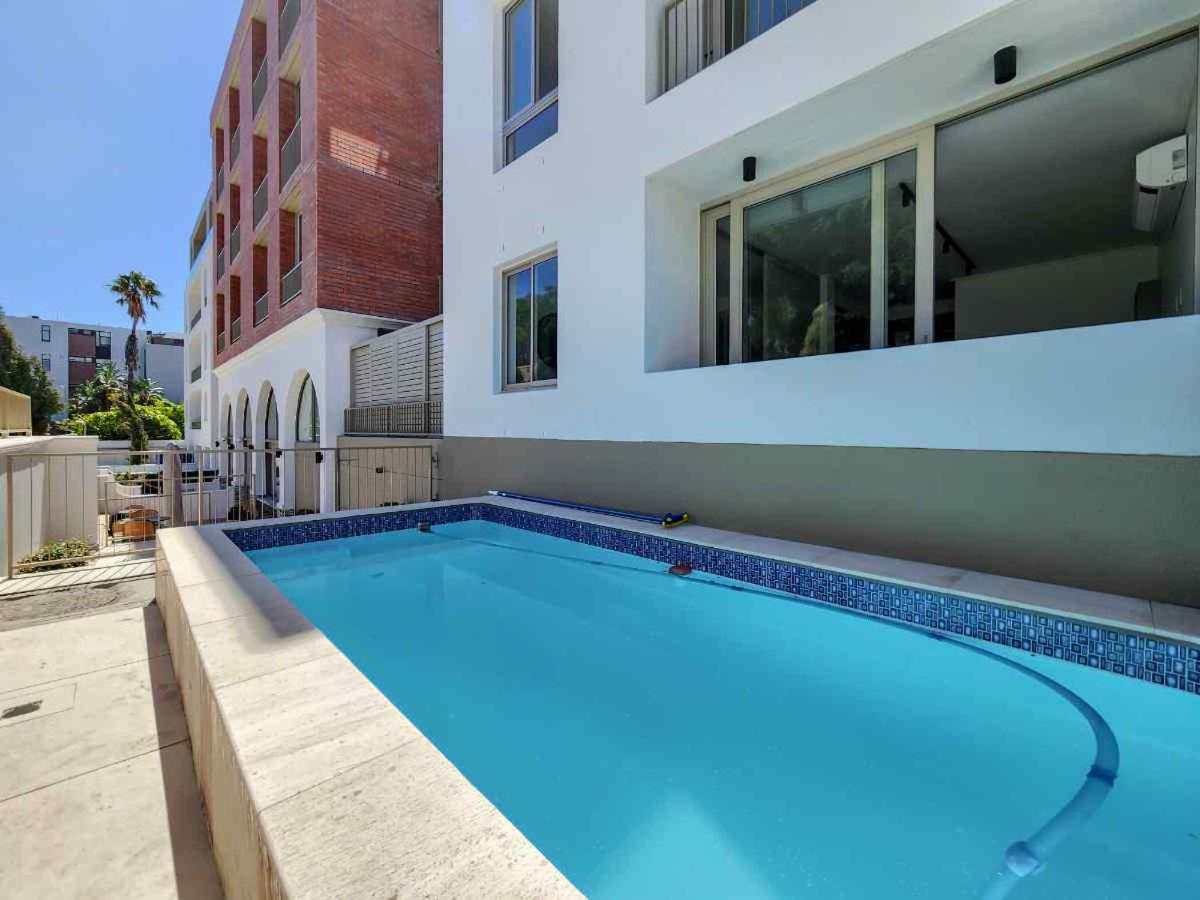 Modern 2-Bedroom in Green Point with Pool & Parking - 5