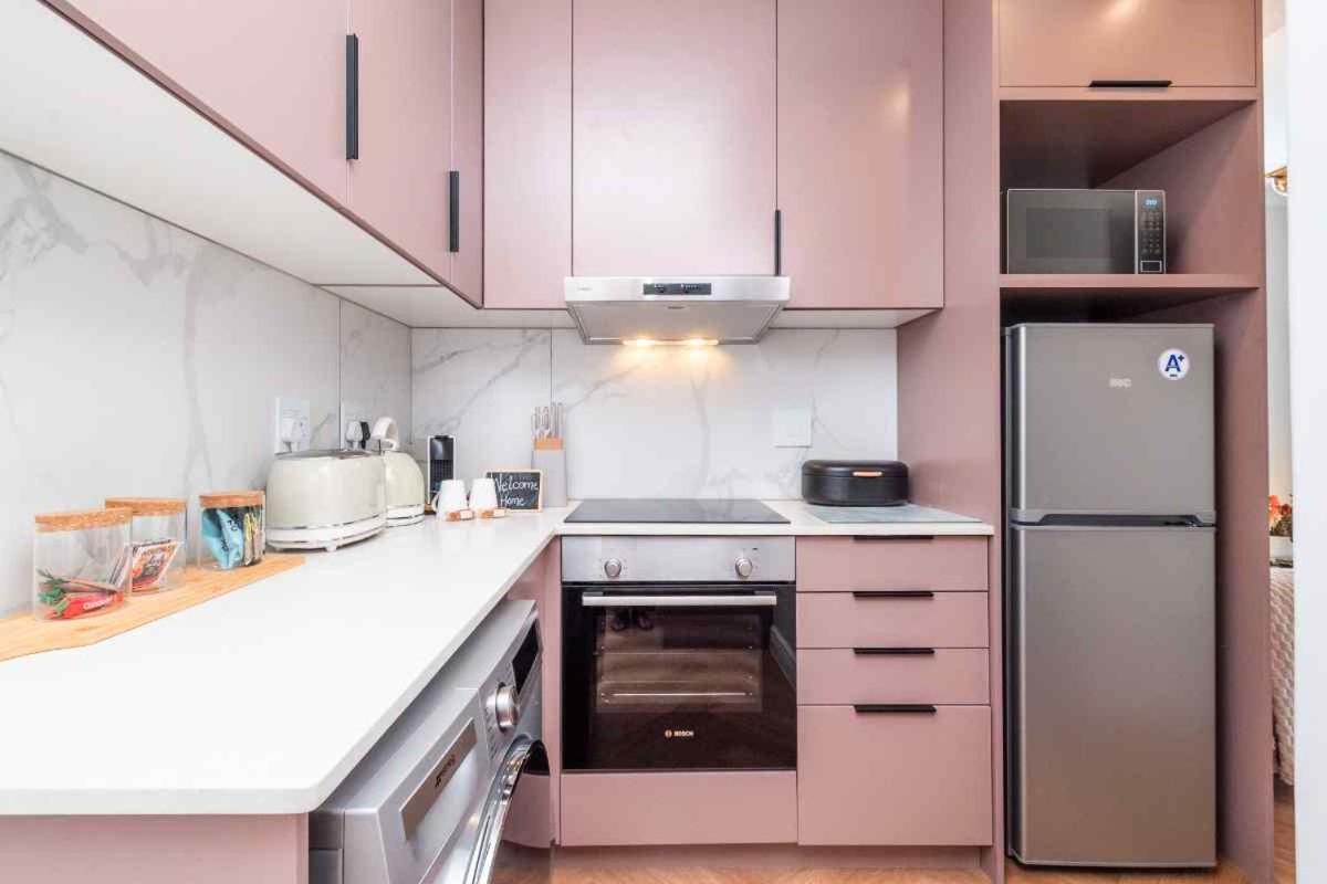 Chic 2nd Floor Venice House Apartment Balcony - 2