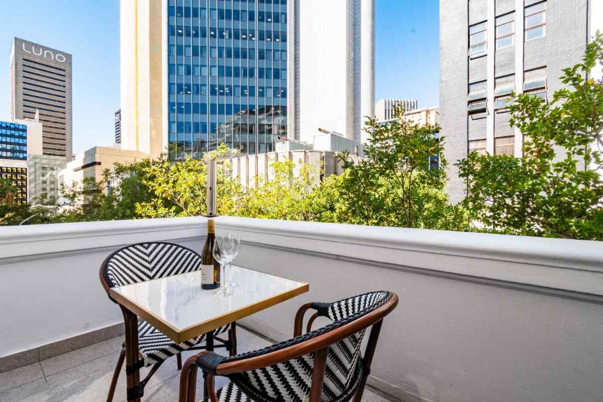 Chic 2nd Floor Venice House Apartment Balcony - 5