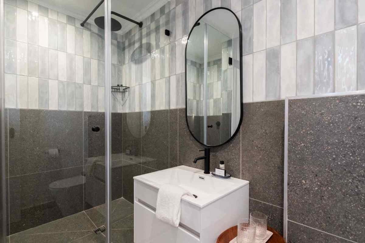 Chic 2nd Floor Venice House Apartment Balcony - 3