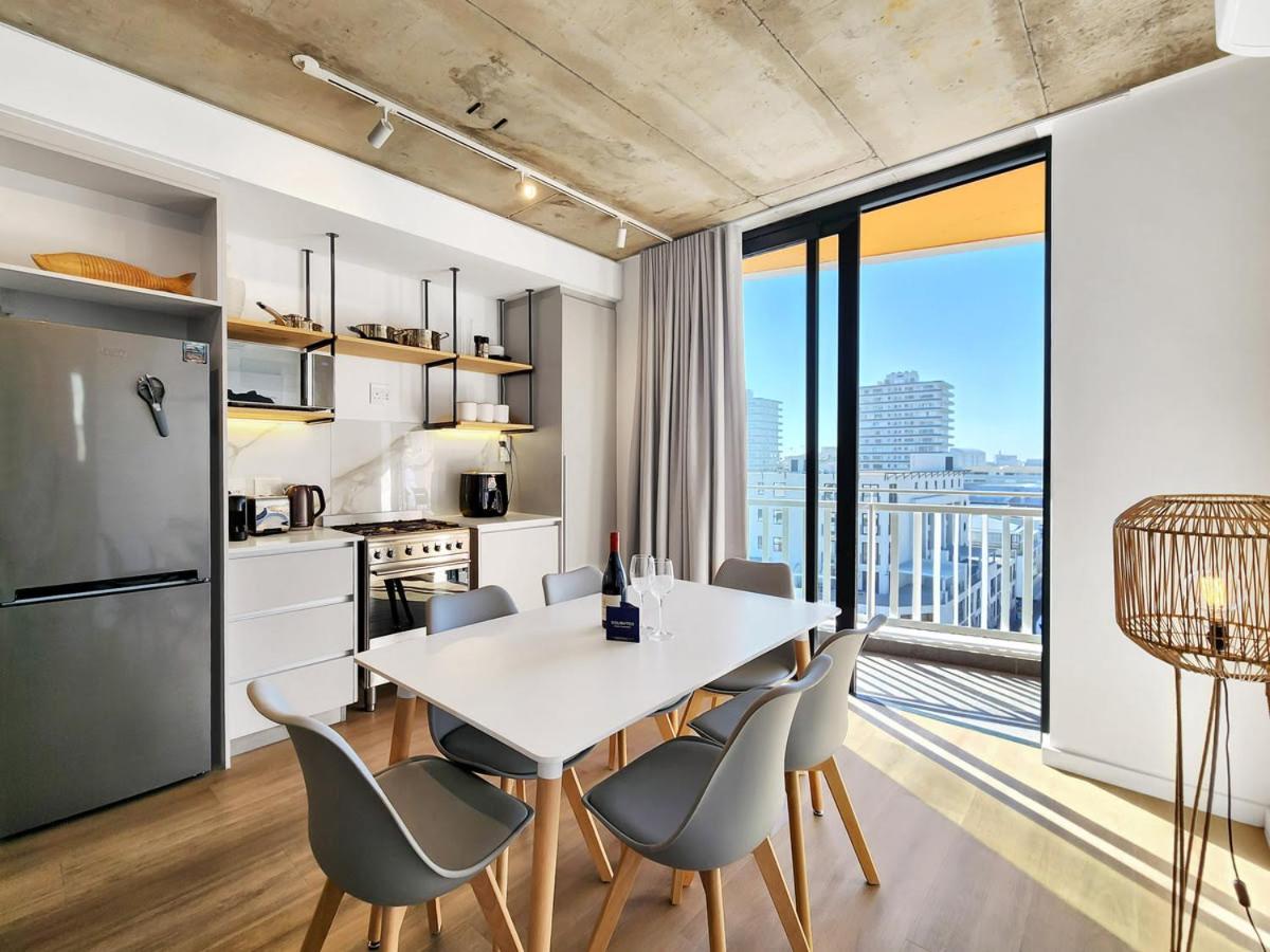 Sea Point Modern 2-Bed with Ocean Mountain Views - 5