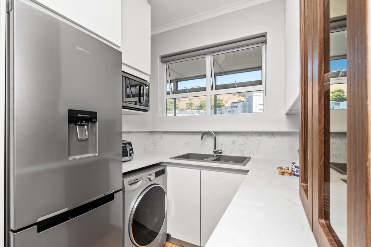 Green Point 8th-Floor Stay with Stunning Views - 3