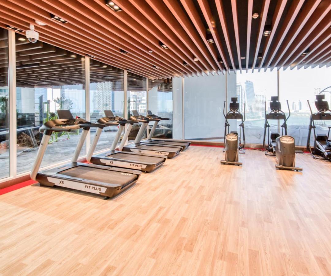 Burj View 1BHK near Down Town - Panoramic Balcony View -Pool and Gym - 3