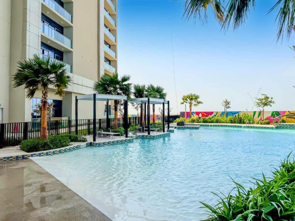 Elegant 2BR Apartment Heart of Business Bay High Floor - 3