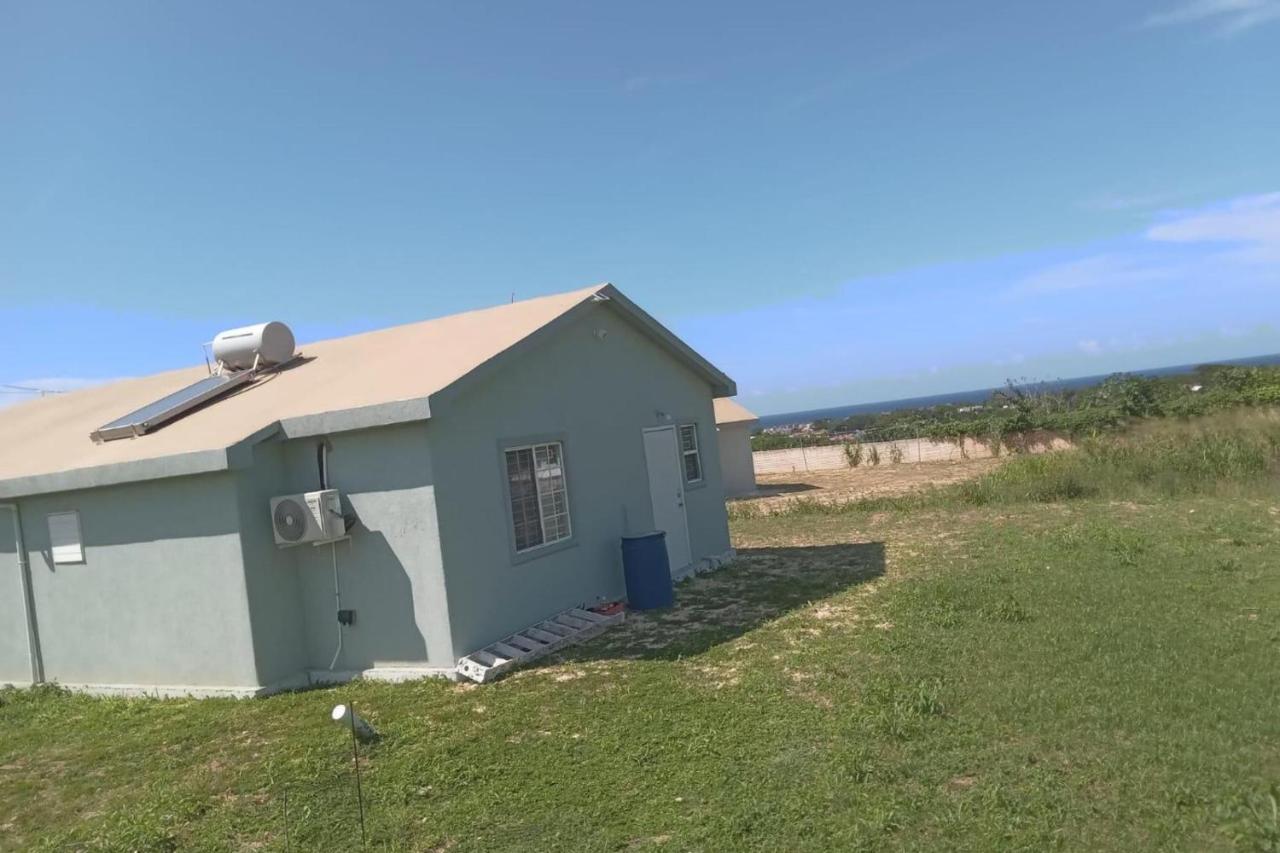 Beach-view 2 Bed Apartment Sleeps 4 - Free parking - 5