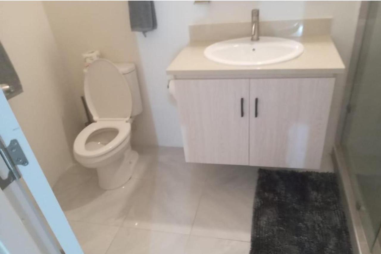 Beach-view 2 Bed Apartment Sleeps 4 - Free parking - 3