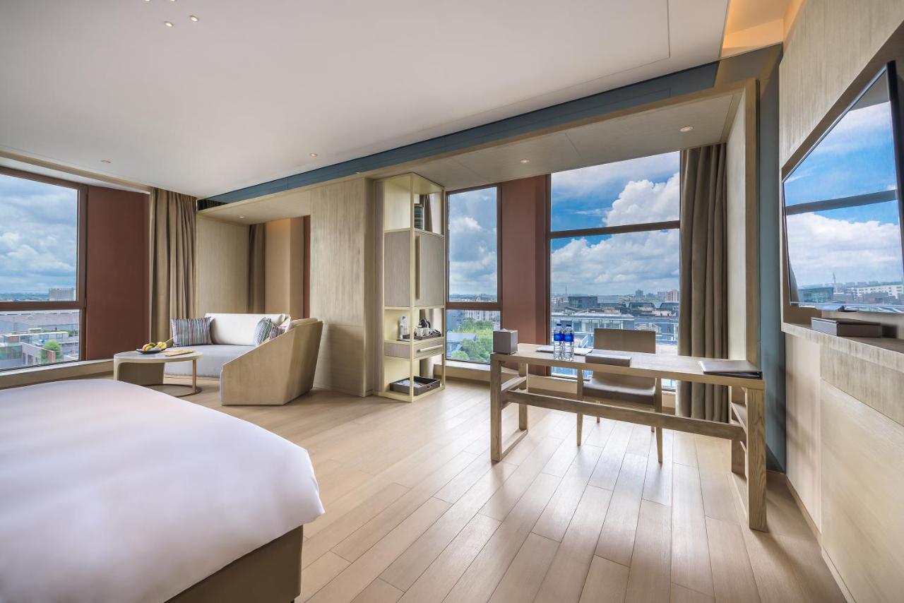 Novotel Shanghai Clover photo