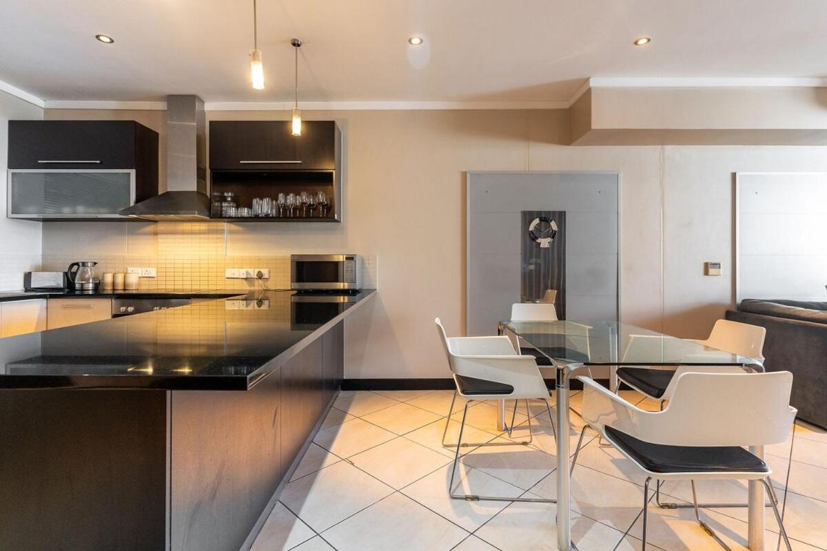 705 Icon Luxury Apartments - 4