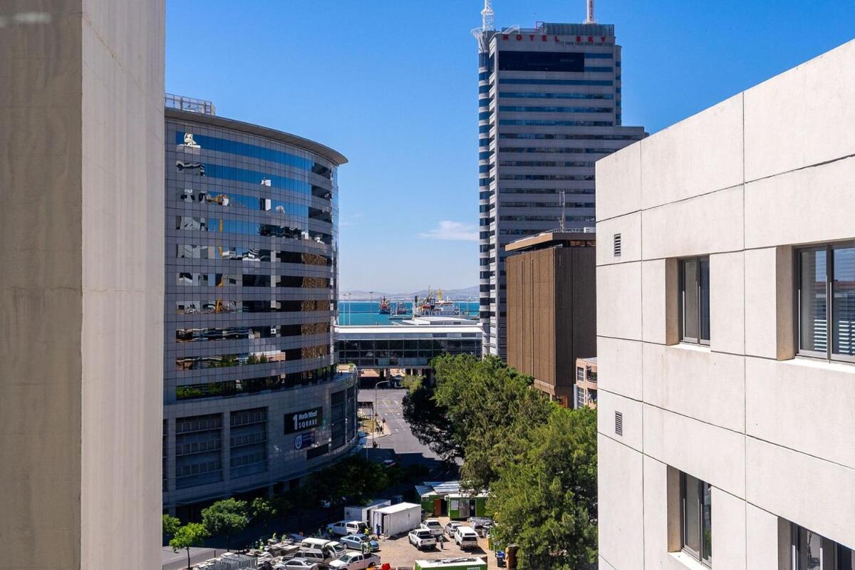 705 Icon Luxury Apartments - 3