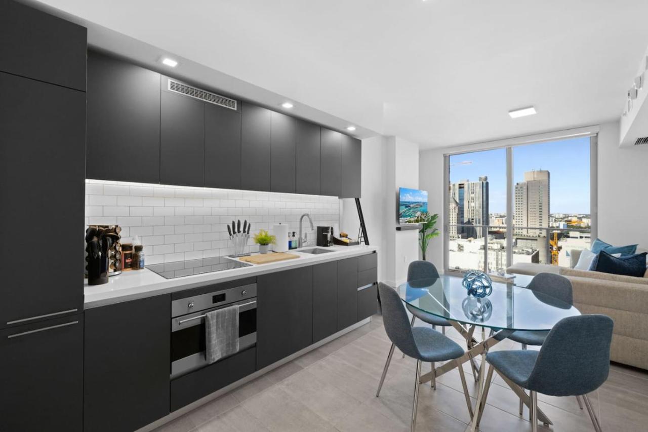 CAL KING BED Downtown Miami Free Parking Pool Gym - 5