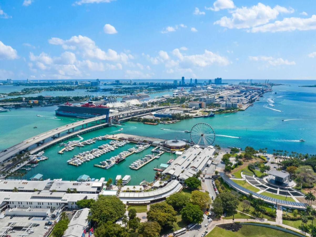 CAL KING BED Downtown Miami Free Parking Pool Gym - 4