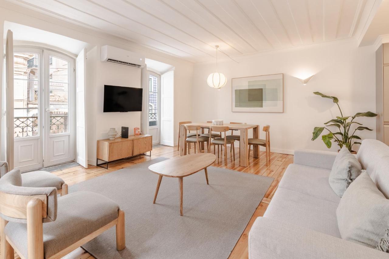 C1 Modern & Bright! Charming Apartment with 2 Bedrooms in Bairro Alto, Lisbon Downtown