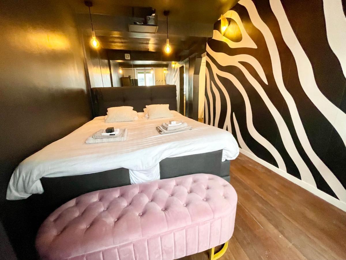 Champs-Elysées Loveroom & Spa