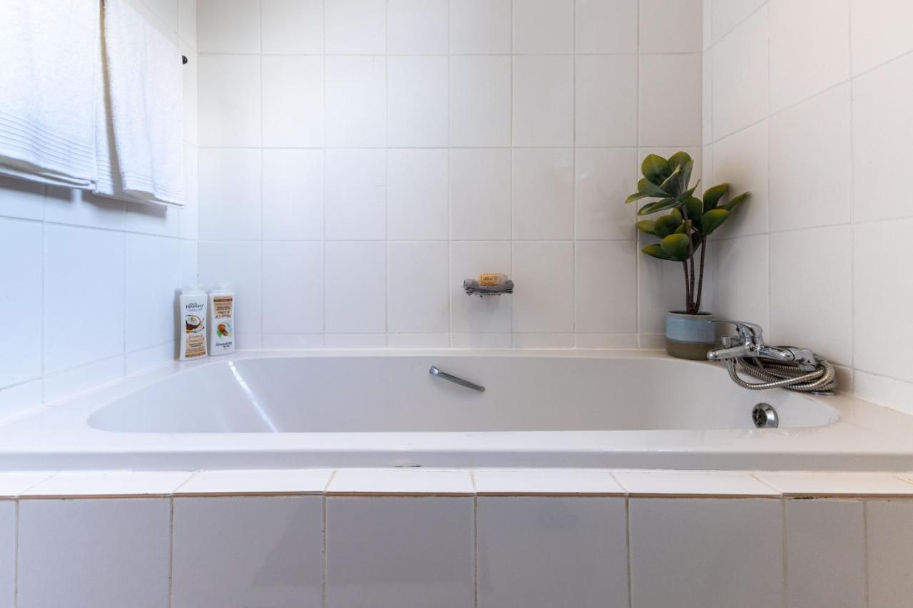 Trendy Hotspot Sea and Mountain Views and cafes - 3