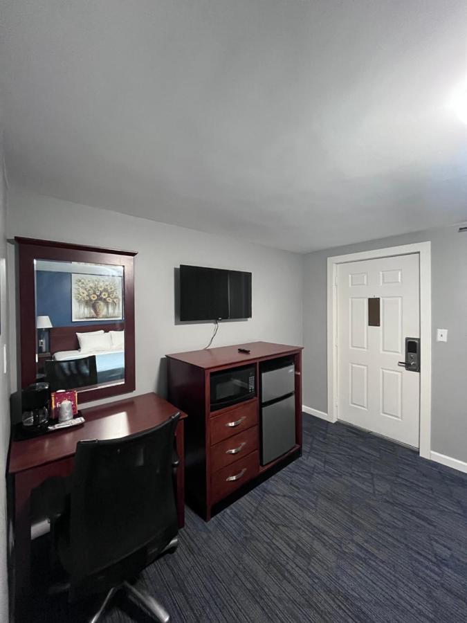 Chaplin Inn & Suites — photo 9