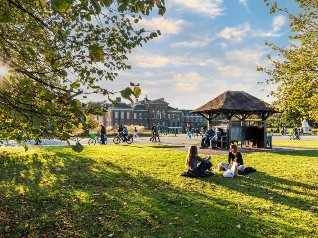 Amazing Room in South Ken - Harrods