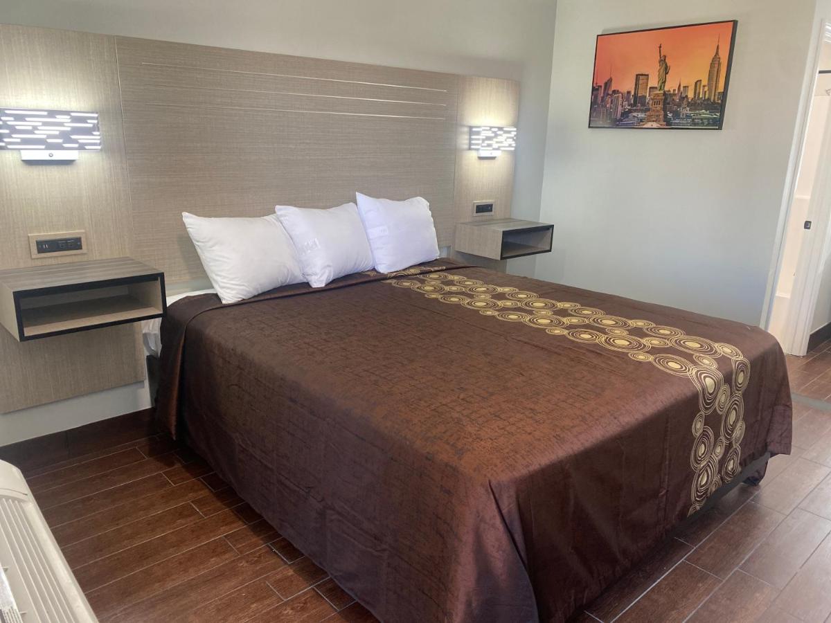 MAYFAIR INN ONTARIO AIRPORT — photo 9