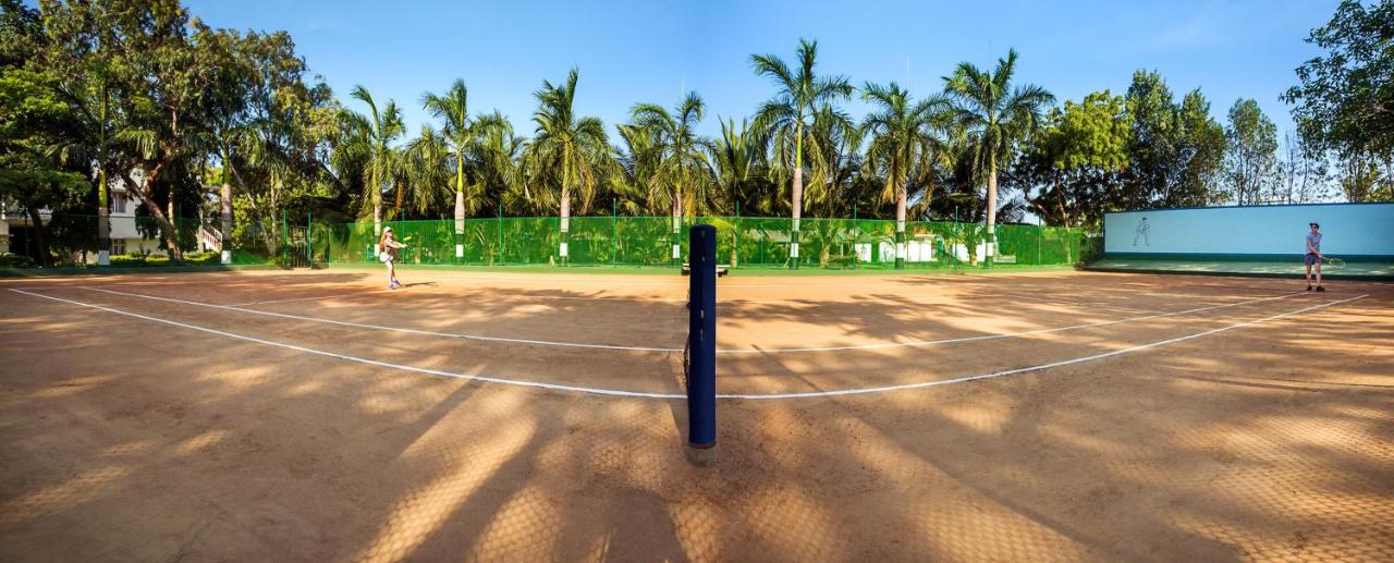 Tennis court: Ideal Beach Resort