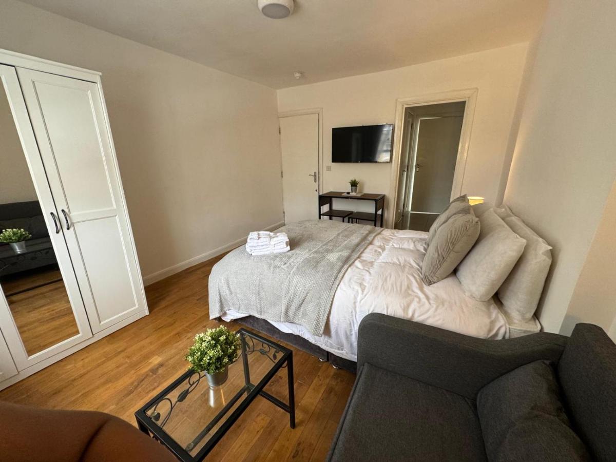 Stylish Studio Moments from Paddington Station- 2 - 5