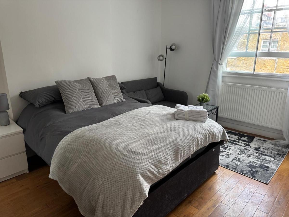 Stylish Studio Moments from Paddington Station- 2