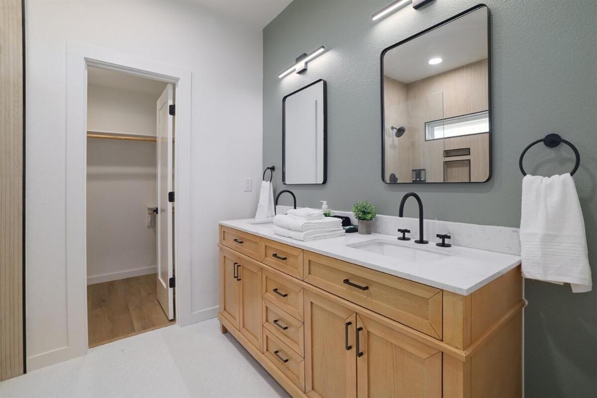 Cowboy Ridge Heated Pool, Fire Pits, Sleeps 12 - 3