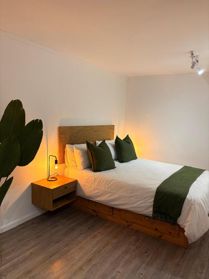 The 411 - Cape Town Modern Apartment with Table Mountain Views - 2