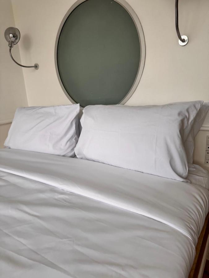 Modern One Bedroom Stay Moments from Kings Cross Station - 2