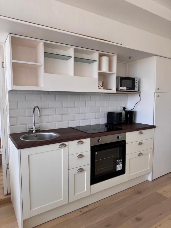 Modern One Bedroom Stay Moments from Kings Cross Station - 4